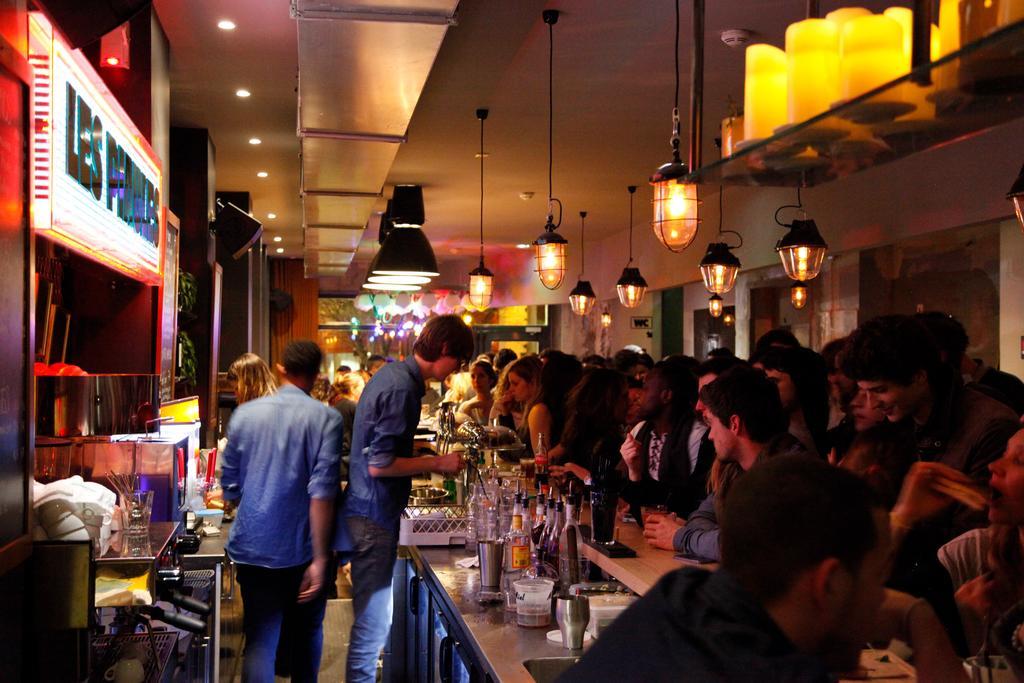 The People - Belleville Iex Les Piaulesi Auberge de jeunesse Paris